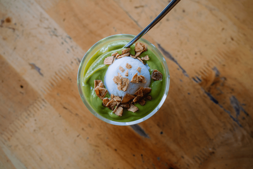 Kem bơ dẻo thơm ăn c&ugrave;ng dừa kh&ocirc; gi&ograve;n gi&ograve;n, vui miệng  - Nguồn: Fanpage Kem bơ NARI Đ&agrave; Lạt